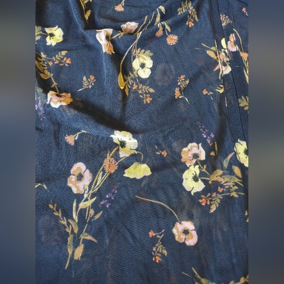 Daniel Rainn V-neck Floral Cap Sleeve Shirt NWT - Picture 10 of 11